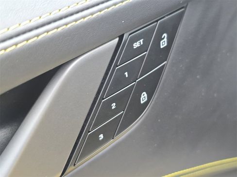 Used 2022 Porsche 911 Carrera w/ Premium Package image 12