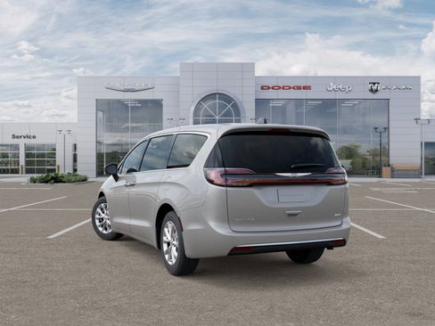 New 2026 Chrysler Pacifica Select image 3