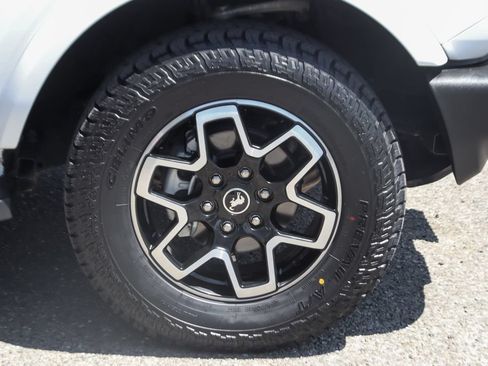 Used 2024 Ford Bronco Outer Banks AWD/4WD image 42