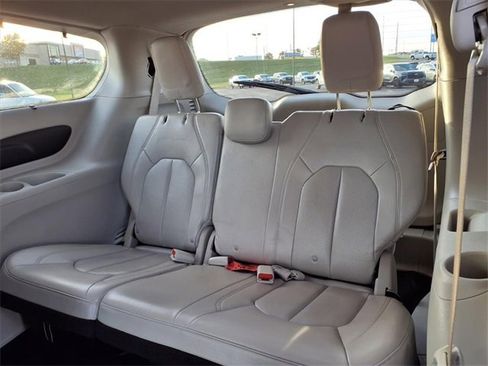 Used 2021 Chrysler Pacifica Touring-L image 73