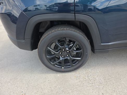 New 2026 Jeep Compass Latitude AWD/4WD image 16