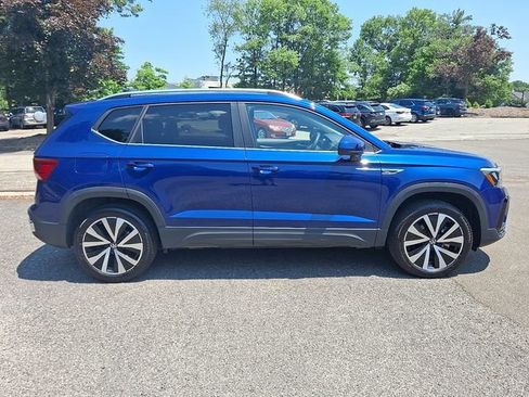 Certified 2024 Volkswagen Taos SE image 12