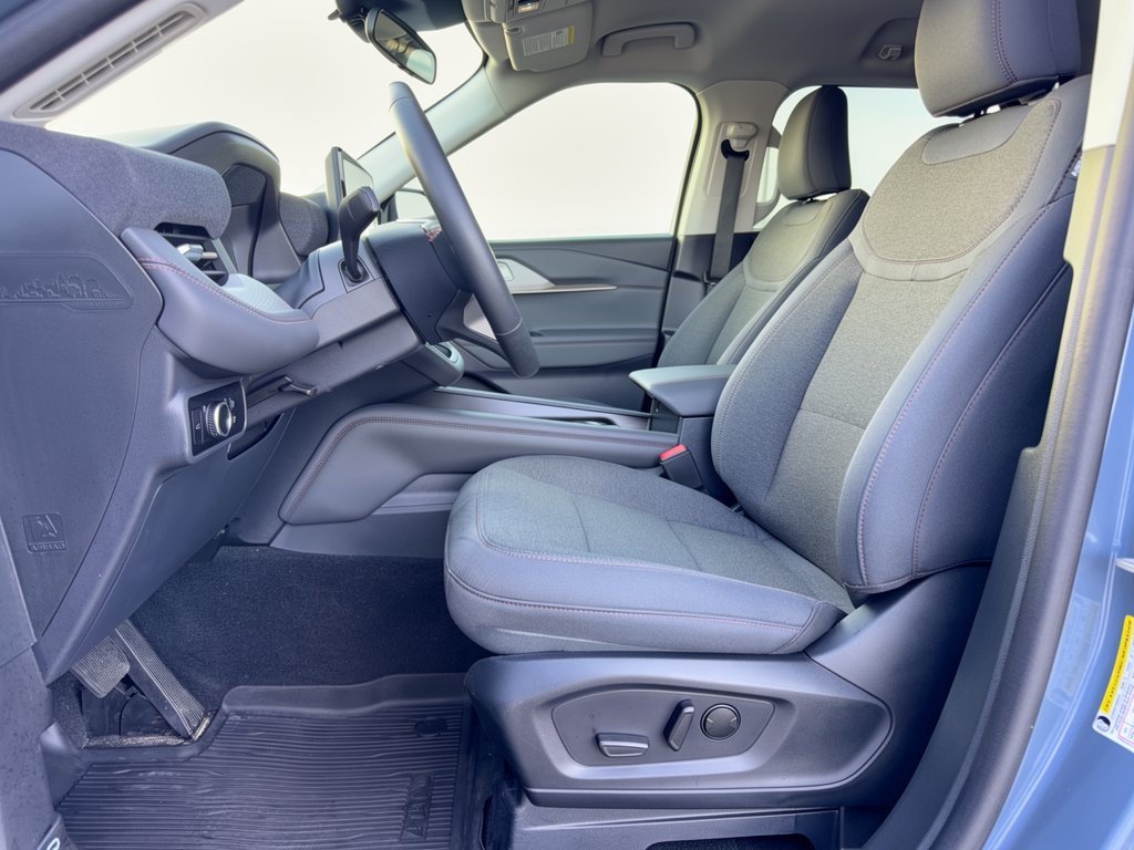 Used 2025 Ford Explorer Active RWD image 5