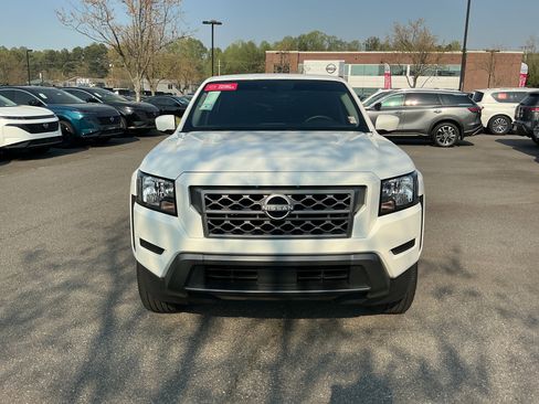 Certified 2024 Nissan Frontier SV image 6