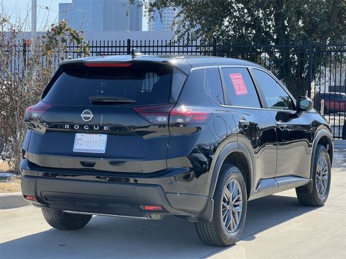 Certified 2025 Nissan Rogue S image 4