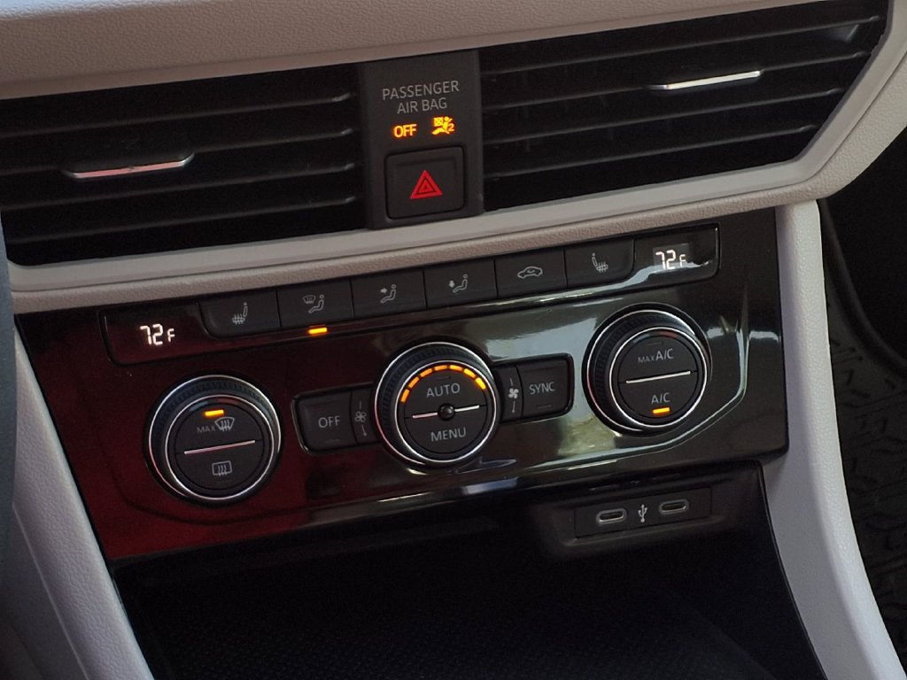 Used 2024 Volkswagen Jetta SE FWD image 19