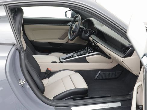 Used 2025 Porsche 911 Carrera image 23