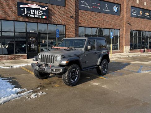 Used 2019 Jeep Wrangler Sport image 2