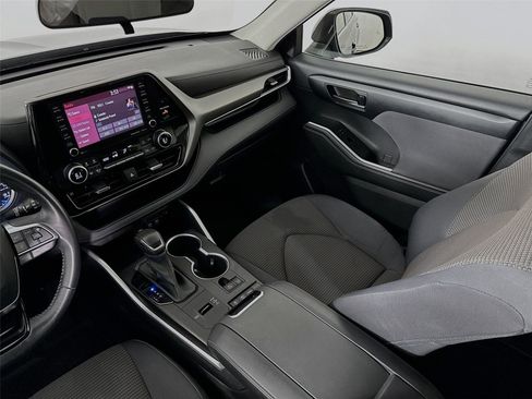 Certified 2021 Toyota Highlander LE image 23