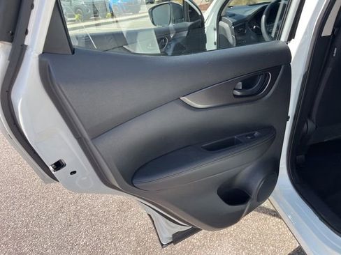 Used 2022 Nissan Rogue Sport S image 10