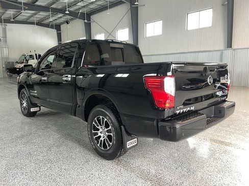 Used 2021 Nissan Titan SV w/ SV Convenience Package image 17