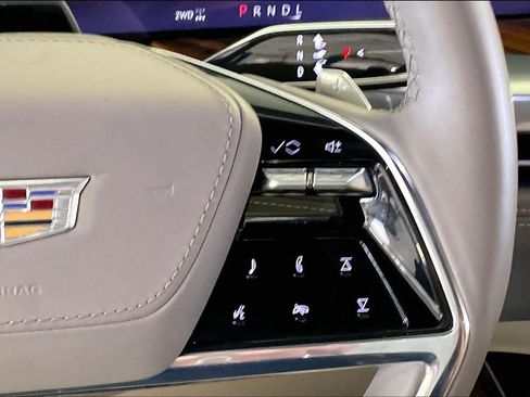 Used 2025 Cadillac Escalade Sport Platinum w/ LPO, ONYX Package AWD/4WD image 23