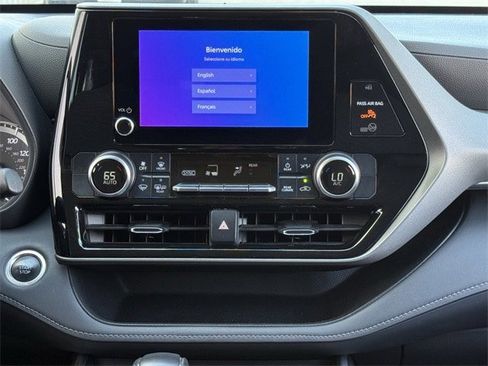 Used 2024 Toyota Highlander LE image 16