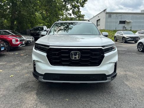 Used 2023 Honda Pilot Touring image 1