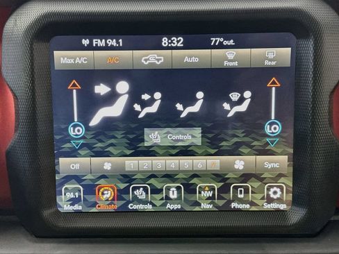 Used 2022 Jeep Gladiator Rubicon w/ LED Lighting Group AWD/4WD image 18