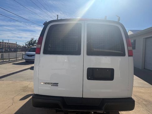 Used 2015 Chevrolet Express 2500 image 4