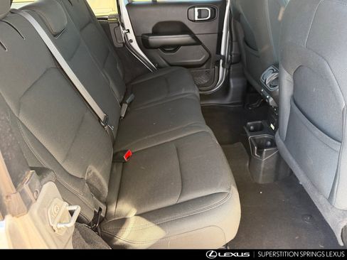 Used 2020 Jeep Wrangler Unlimited Sahara image 12