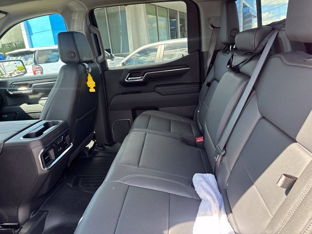 Used 2025 GMC Sierra 1500 SLT w/ SLT Premium Plus Package AWD/4WD image 10