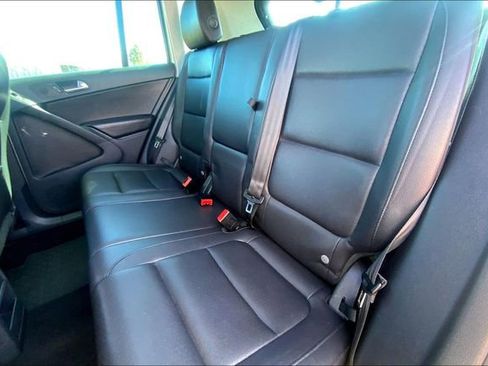 Used 2012 Volkswagen Tiguan SE image 18