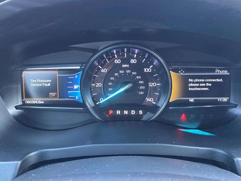 Used 2017 Ford Explorer XLT w/ Equipment Group 202A FWD image 18