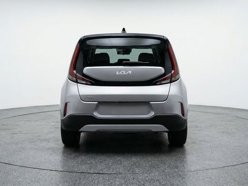 Used 2025 Kia Soul LX w/ LX Technology Package FWD image 7