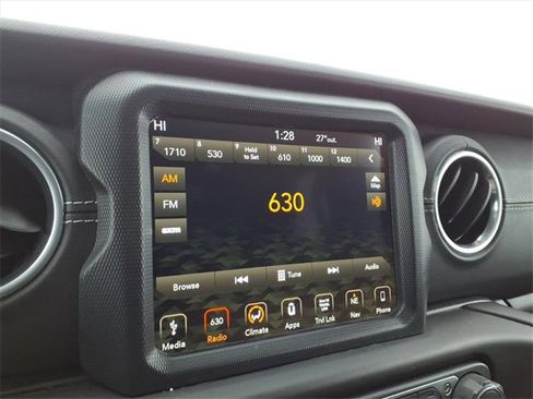 Used 2018 Jeep Wrangler Unlimited Sahara w/ Uconnect 4C Nav & Sound Group image 18