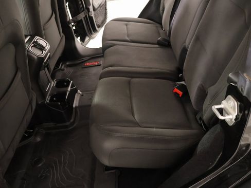 Used 2018 Jeep Wrangler Unlimited Sport image 11