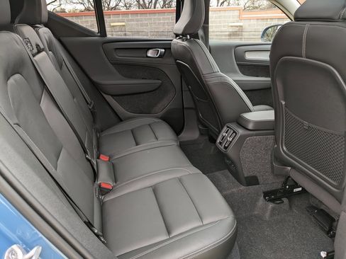 Certified 2025 Volvo XC40 B5 Ultra w/ Climate Package image 25