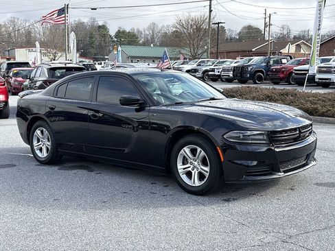 Used 2020 Dodge Charger SXT w/ Leather Interior Group image 2