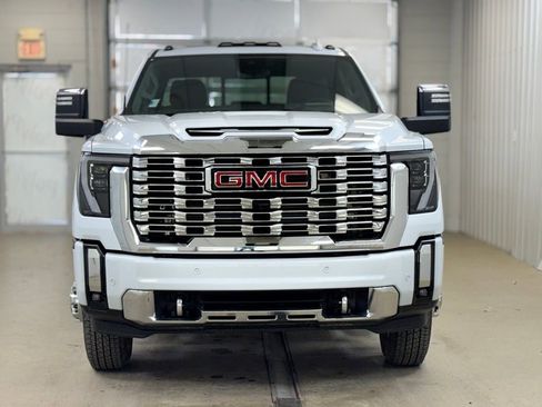 New 2026 GMC Sierra 3500 Denali w/ Technology Package AWD/4WD image 2