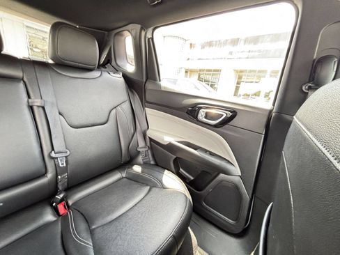 Used 2025 Jeep Compass Limited AWD/4WD image 38