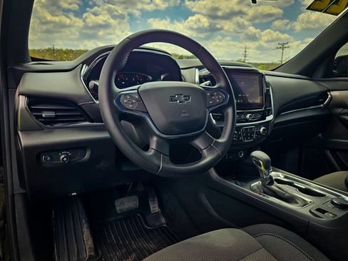 Used 2022 Chevrolet Traverse LT w/ Midnight/Sport Edition AWD/4WD image 13