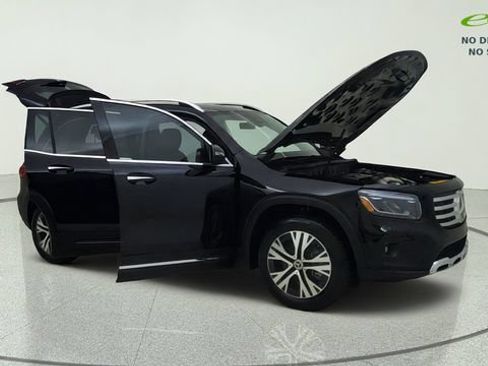 Used 2025 Mercedes-Benz GLB 250 4MATIC w/ Exclusive Package image 9