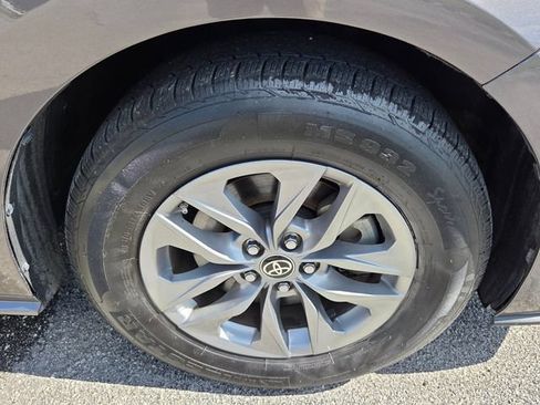 Used 2023 Toyota Sienna XLE FWD image 10