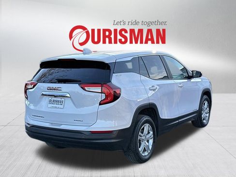 Used 2024 GMC Terrain SLE image 2