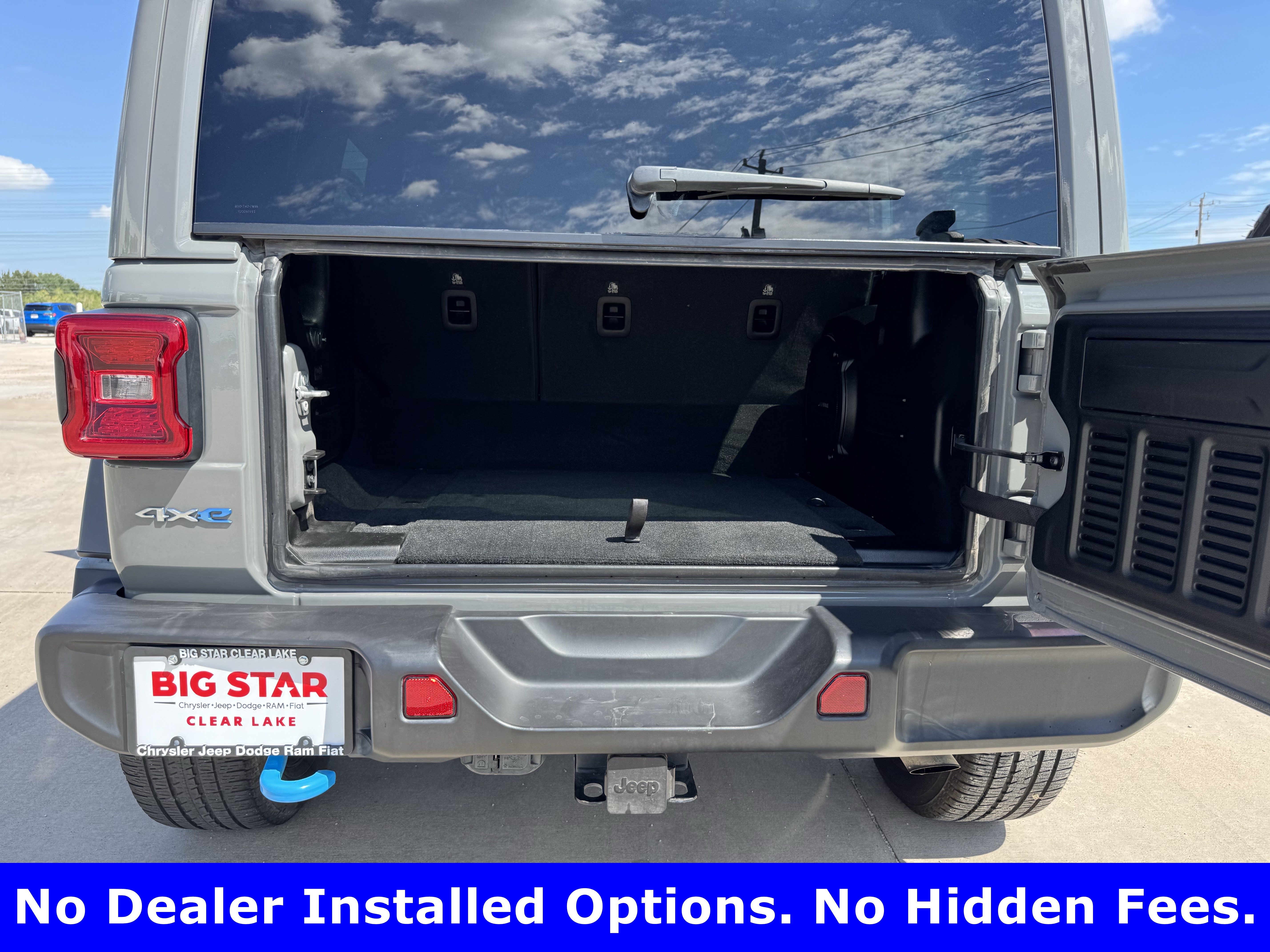 Used 2023 Jeep Wrangler Unlimited Sahara w/ Dual Top Group AWD/4WD image 23
