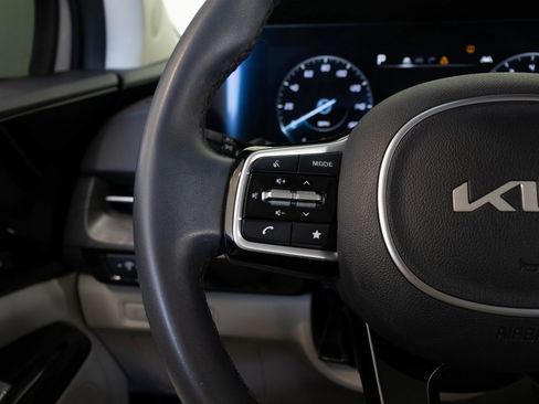 Used 2024 Kia Carnival SX image 30
