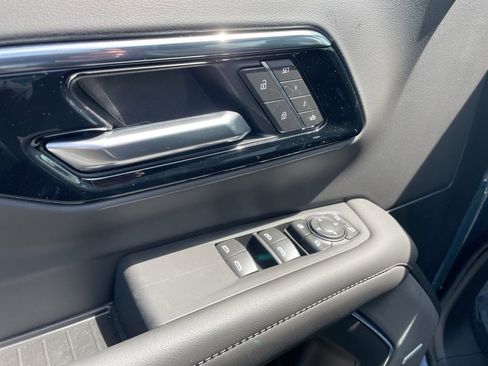 New 2026 Chevrolet Suburban Z71 w/ Comfort Package image 6