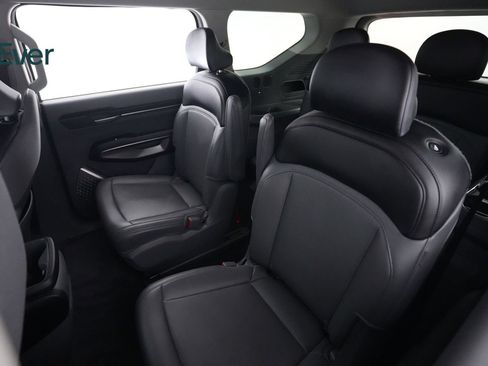 Used 2024 Kia EV9 Light Long Range RWD image 24