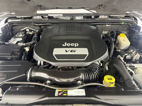 Used 2014 Jeep Wrangler Unlimited Sahara w/ Connectivity Group AWD/4WD image 27