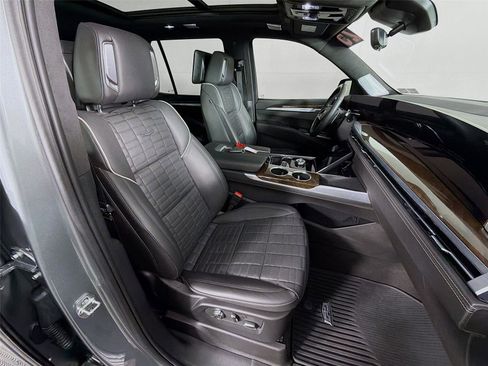 Used 2025 Cadillac Escalade Sport Platinum AWD/4WD image 31