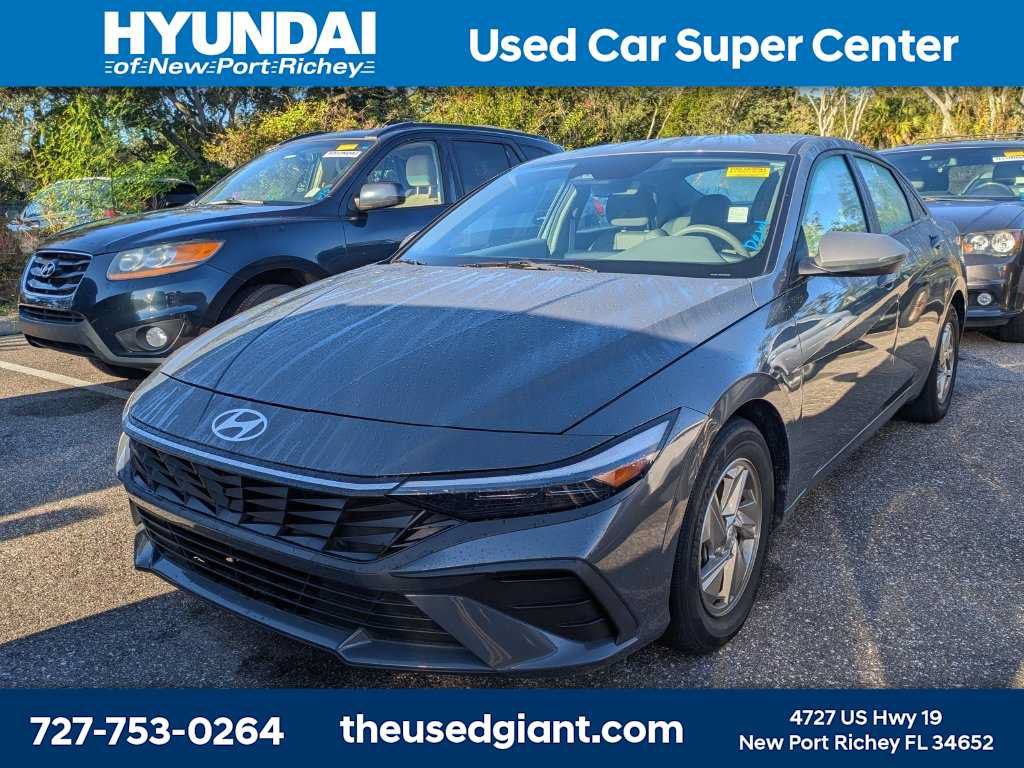 Used 2025 Hyundai Elantra SE FWD image 1