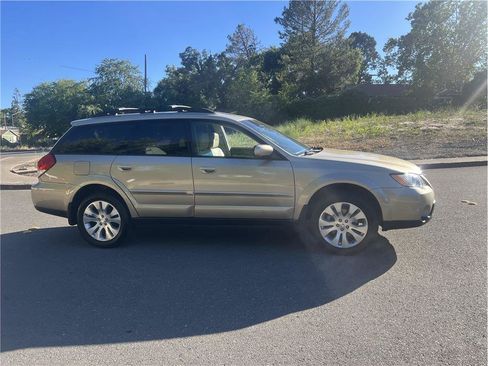Used 2009 Subaru Outback 2.5i Limited AWD/4WD image 8