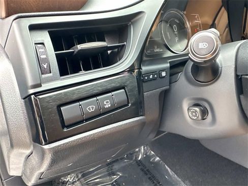 Certified 2025 Lexus ES 300h Ultra Luxury image 33