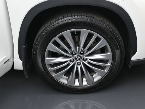 Used 2021 Toyota Highlander Platinum AWD/4WD image 42