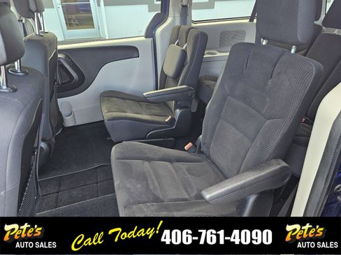 Used 2019 Dodge Grand Caravan SE w/ UConnect Hands-Free Group image 12