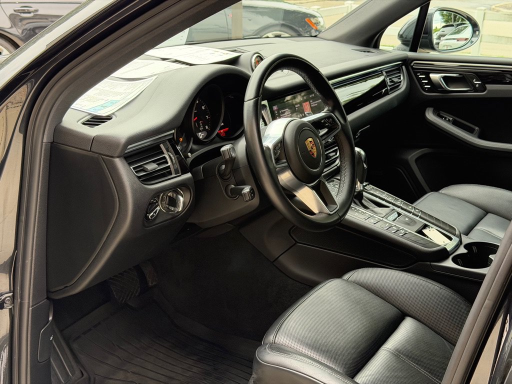 Used 2021 Porsche Macan AWD/4WD image 24