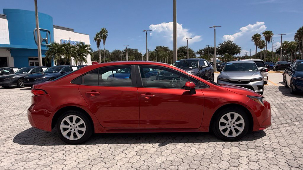 Used 2021 Toyota Corolla LE FWD image 13