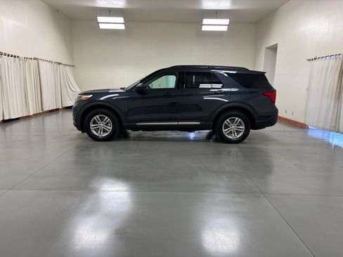 Used 2023 Ford Explorer XLT AWD/4WD image 5