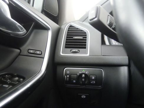 Used 2017 Volvo XC60 T5 Dynamic w/ Preferred Option Package image 16